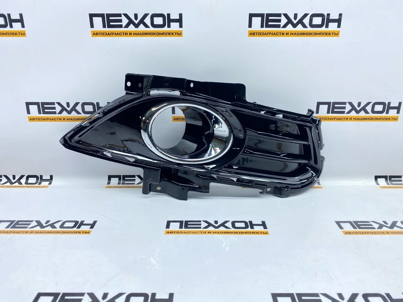 Накладка ПТФ (не оригинал) FORD MONDEO LQZS212R 5, правая