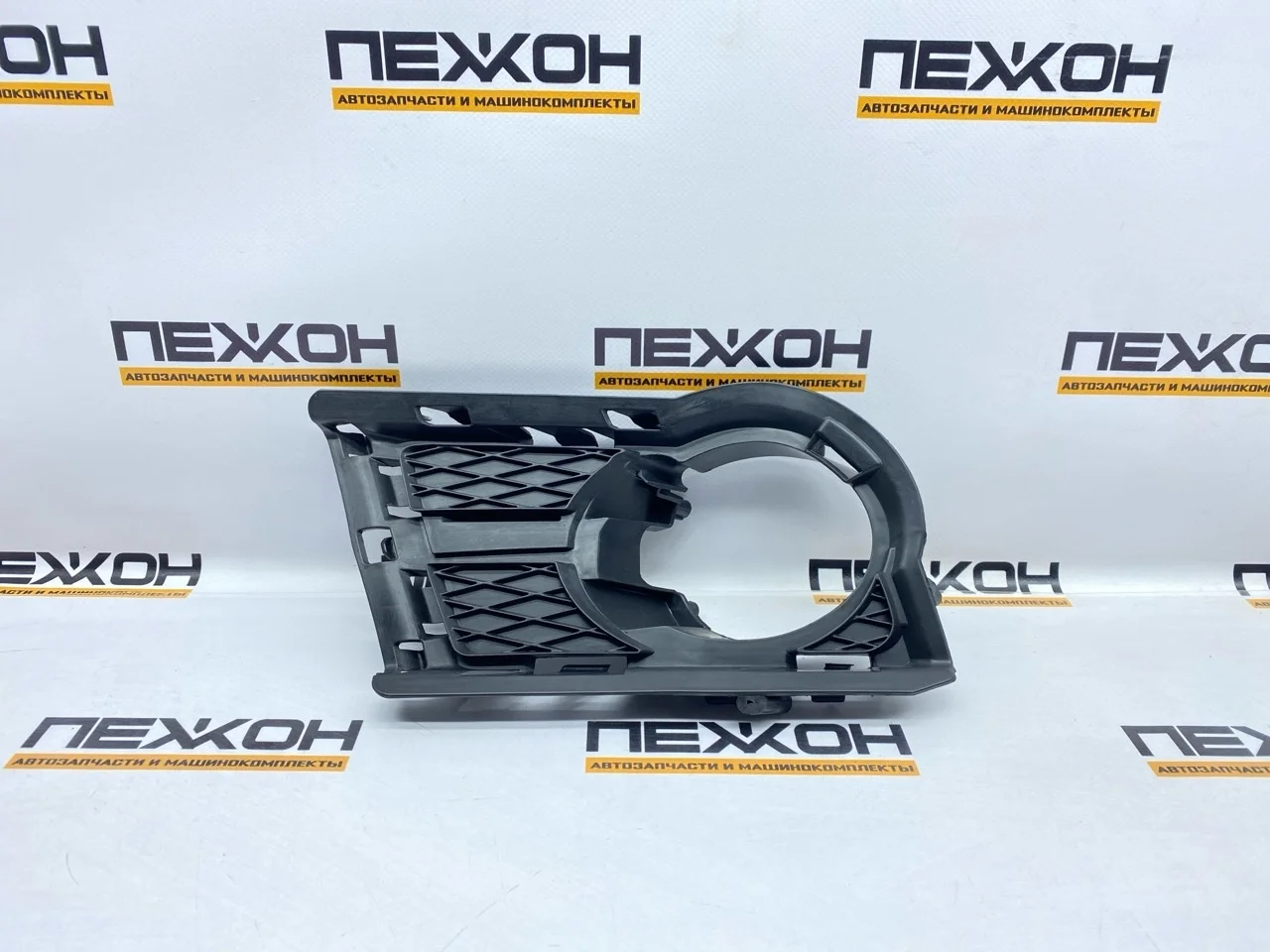 Накладка ПТФ (не оригинал) VOLKSWAGEN TIGUAN PVW99171CAR 1, правая