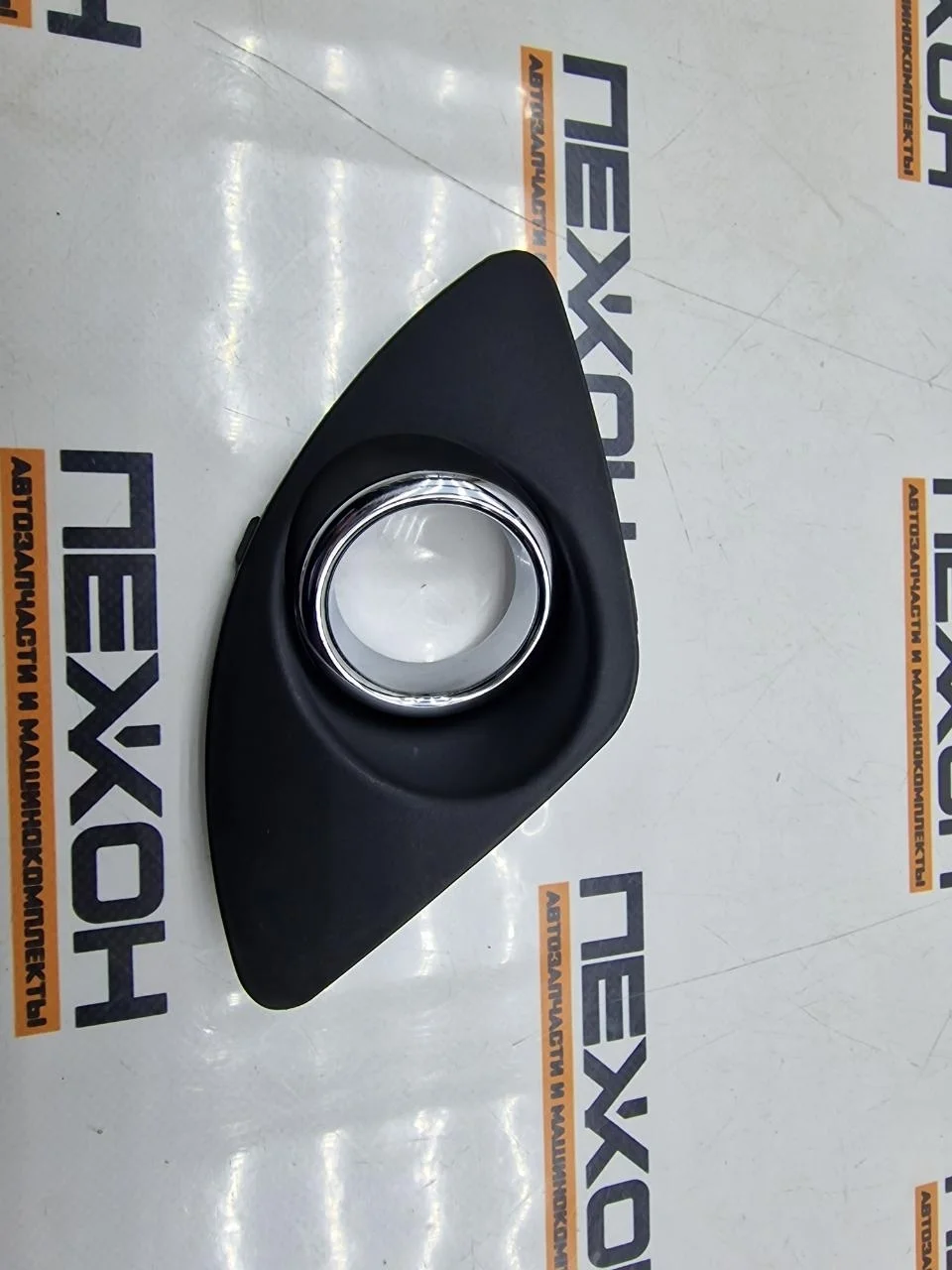 Накладка ПТФ (не оригинал) KIA CEED PKA99003CAR 1, правая