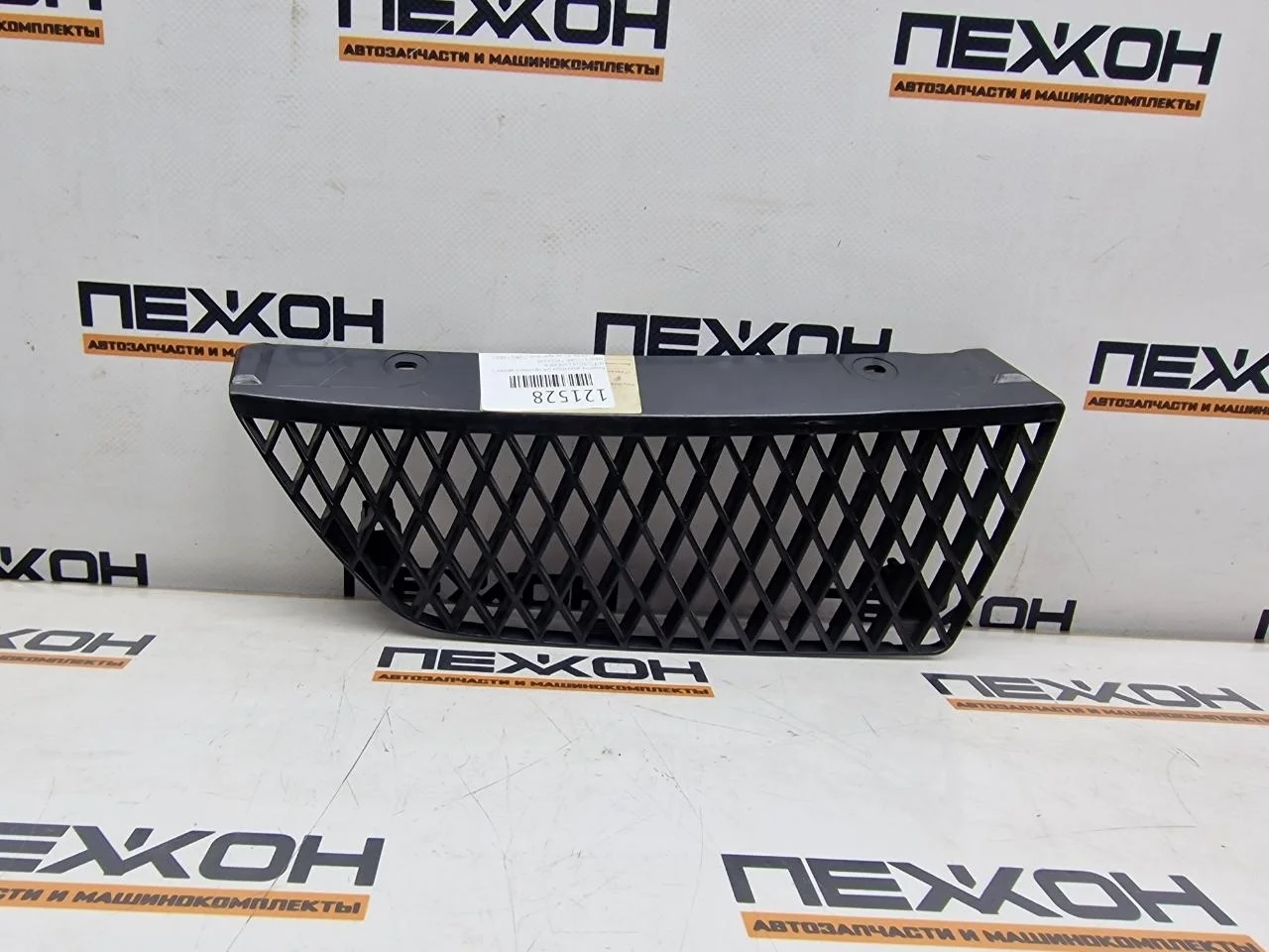 Решетка радиатора (не оригинал, дефект) MITSUBISHI LANCER MB07152GAR 9, правая