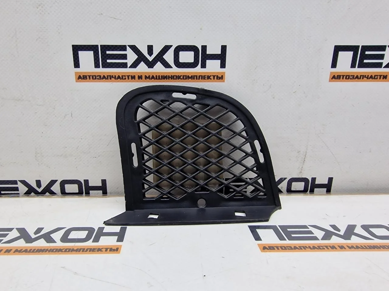 Решетка переднего бампера (не оригинал, дефект) HYUNDAI TUCSON 23181054 1, левая