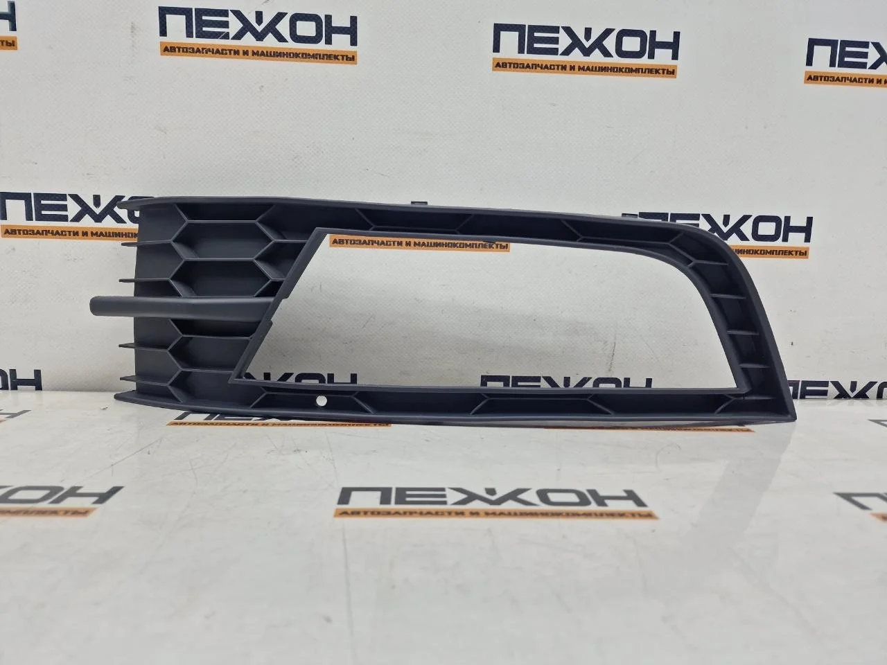 Накладка ПТФ (не оригинал) SKODA OCTAVIA OEM1467R 3, правая