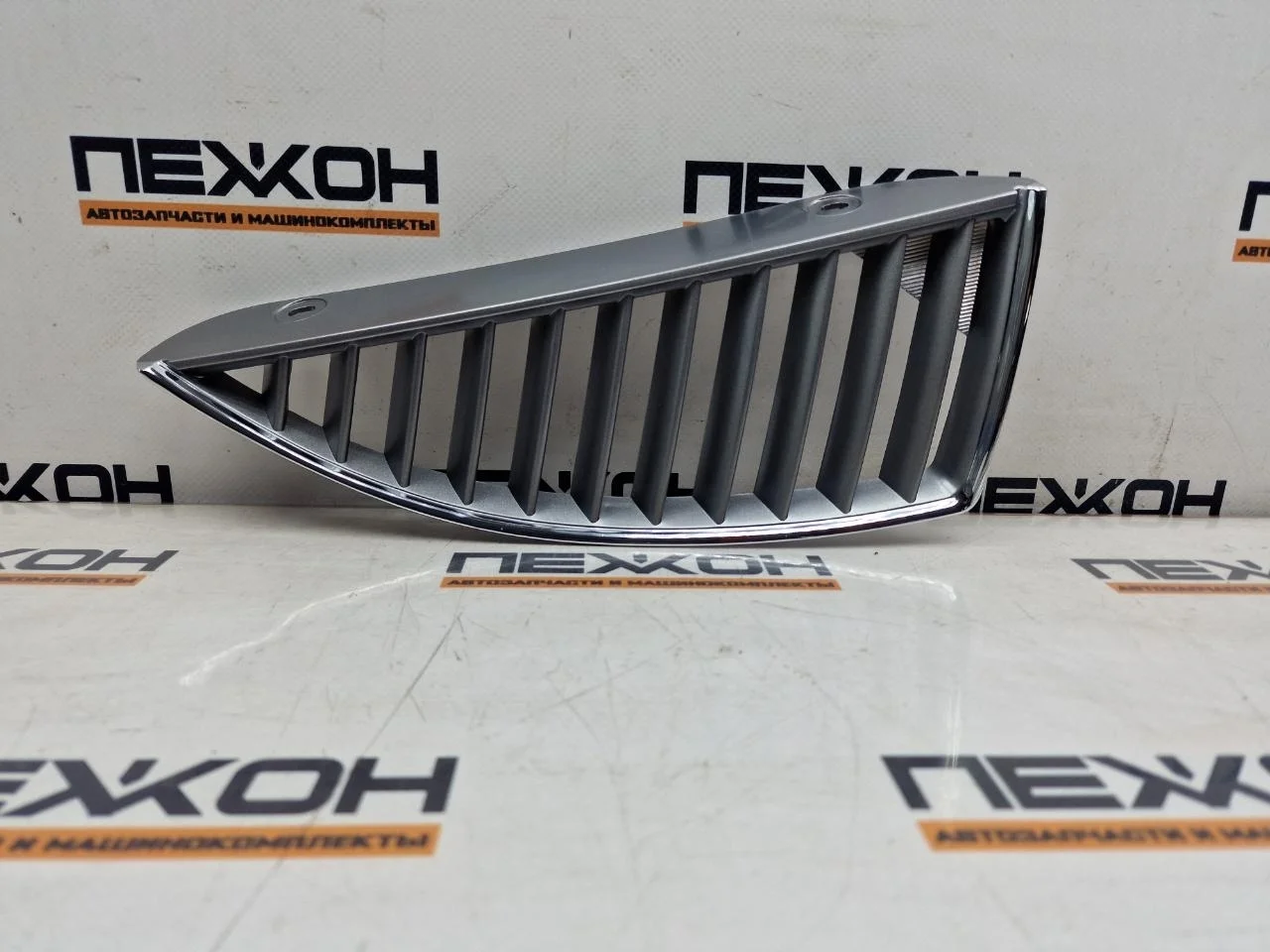 Решетка радиатора (не оригинал) MITSUBISHI LANCER PMB07124GBR 9, правая