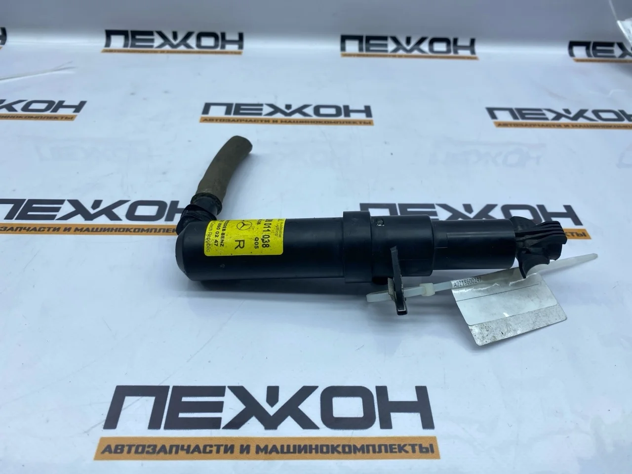 Форсунка омывателя фары MERCEDES-BENZ S-Class 2006 A2218600247 W221 3.5 M272 (272.965), правая