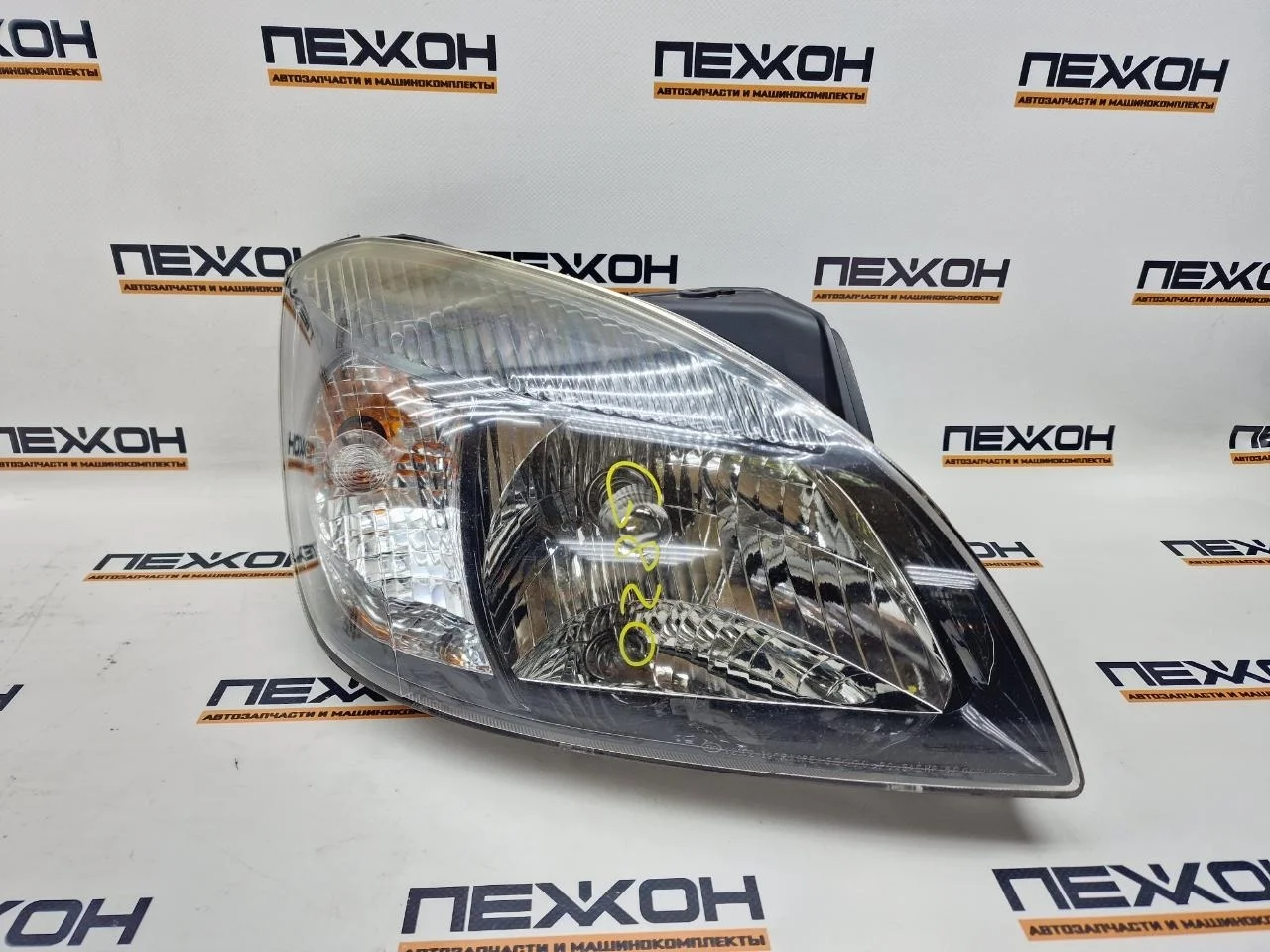 Фара KIA RIO 2010 921021G650 2 1.4 G4EE, правая