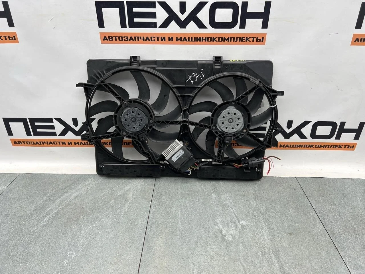 Диффузор с вентилятором AUDI A4 BN B8