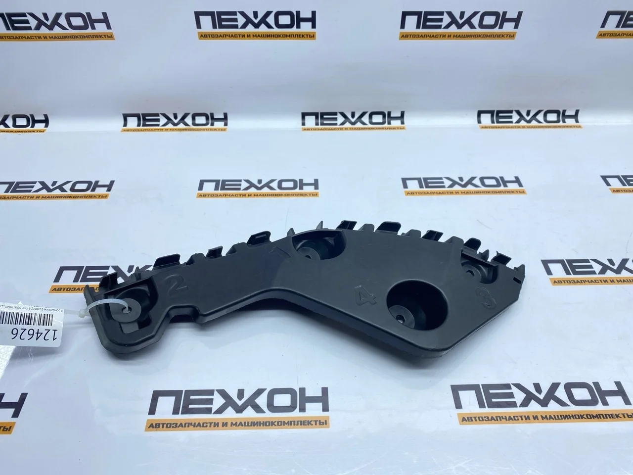 Кронштейн бампера (не оригинал, дефект) RENAULT DUSTER OEM0022KBZR 1, задний правый