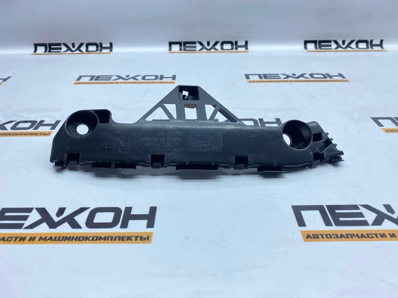 Кронштейн бампера (не оригинал) MAZDA 3 NCA1728114 BL, передний правый