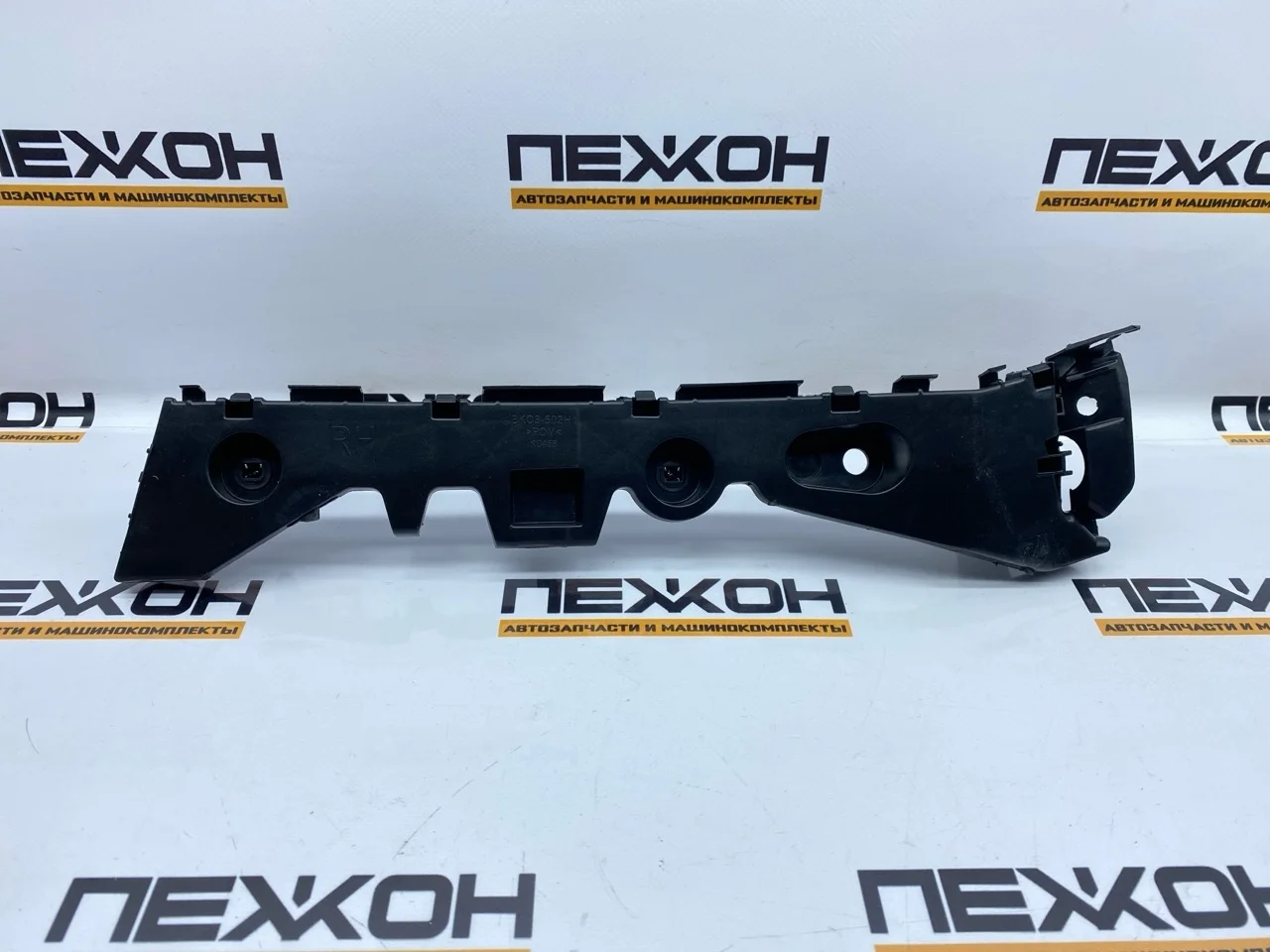 Кронштейн бампера (не оригинал) MAZDA 3 OEM0012KBZR BM, задний правый