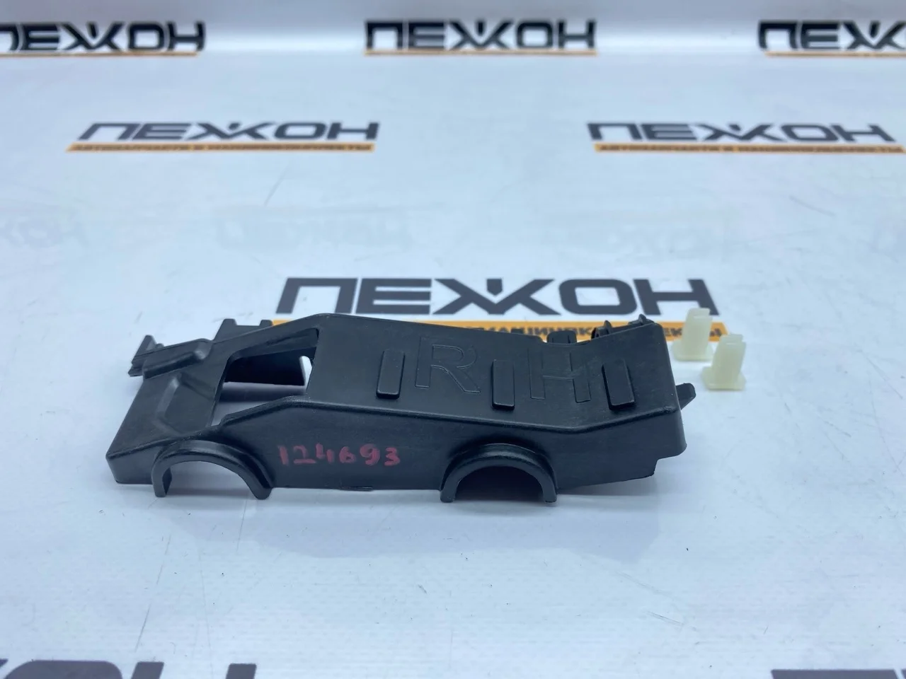 Кронштейн бампера (не оригинал) HYUNDAI TUCSON STHN52000BA1 3, передний правый