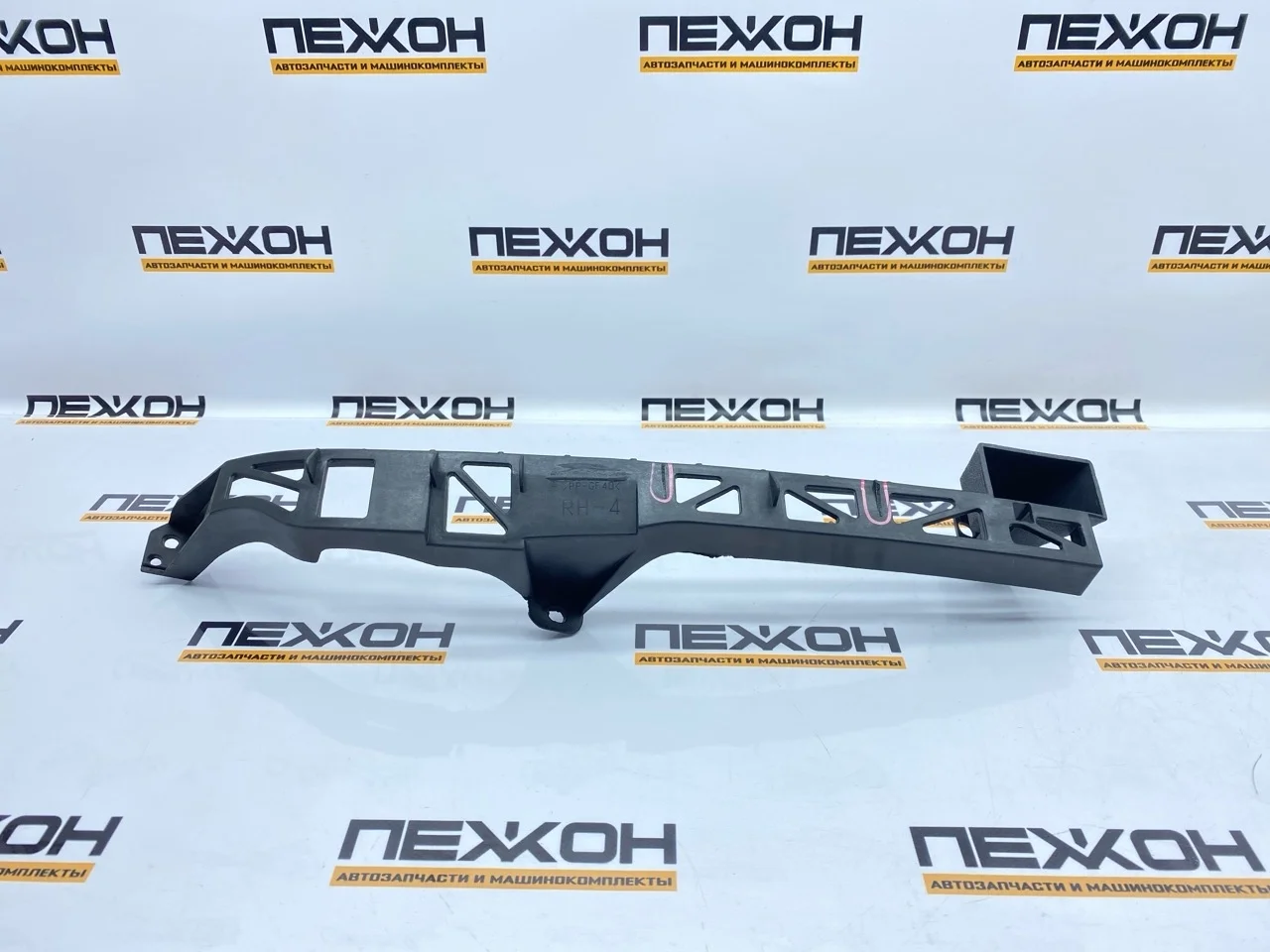 Кронштейн бампера (не оригинал) MAZDA 3 MZ43071AR BK, передний правый