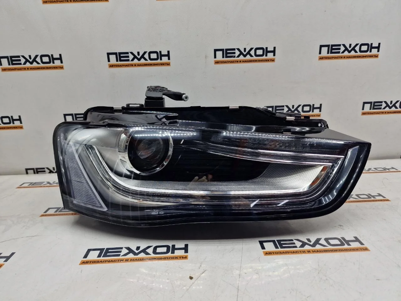 Фара (не оригинал) AUDI A4 4461144RMLDHEM 4, правая