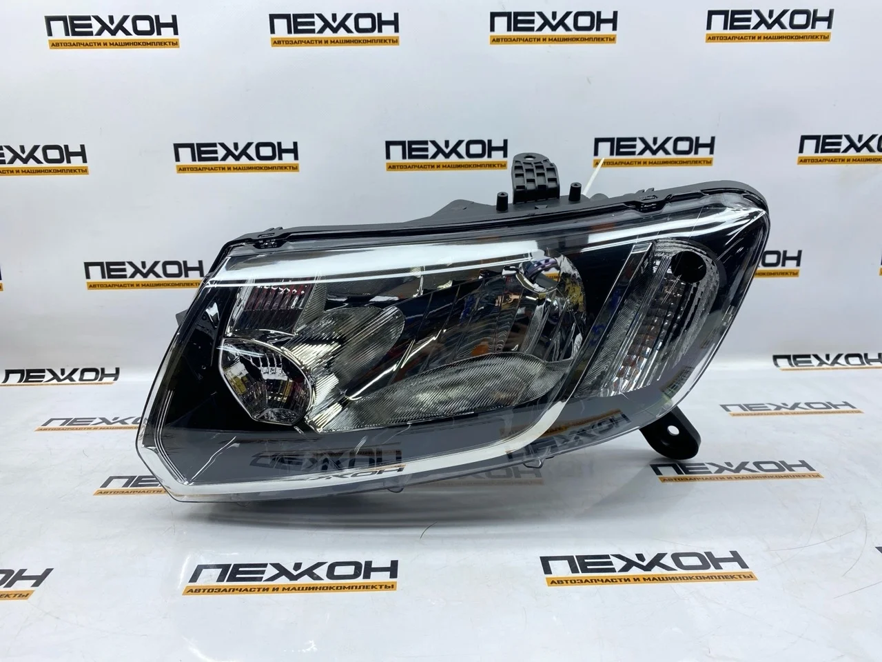 Фара (не оригинал) RENAULT SANDERO 20E612052B 2, левая