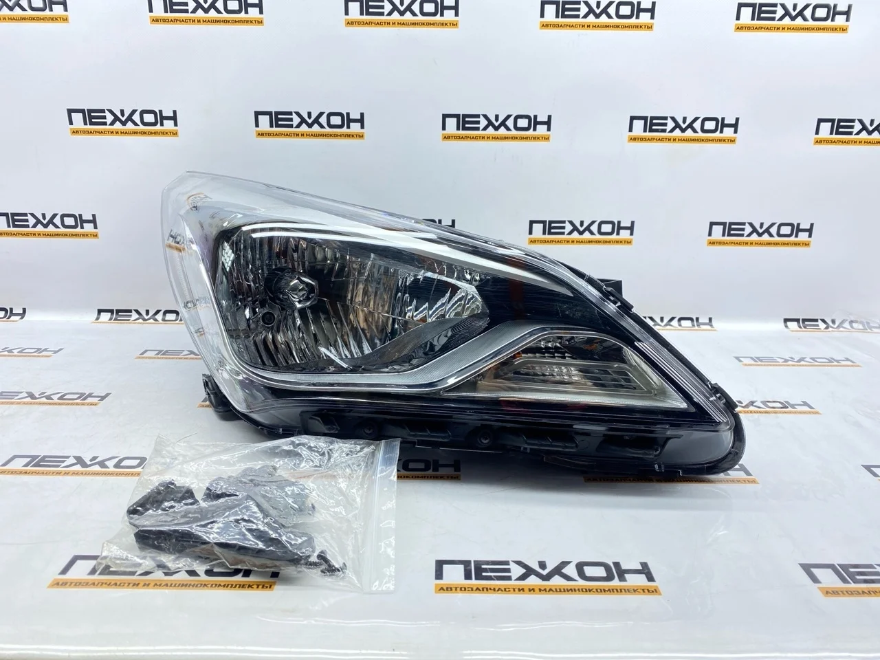 Фара (не оригинал) HYUNDAI SOLARIS OEM0002FR 1, правая