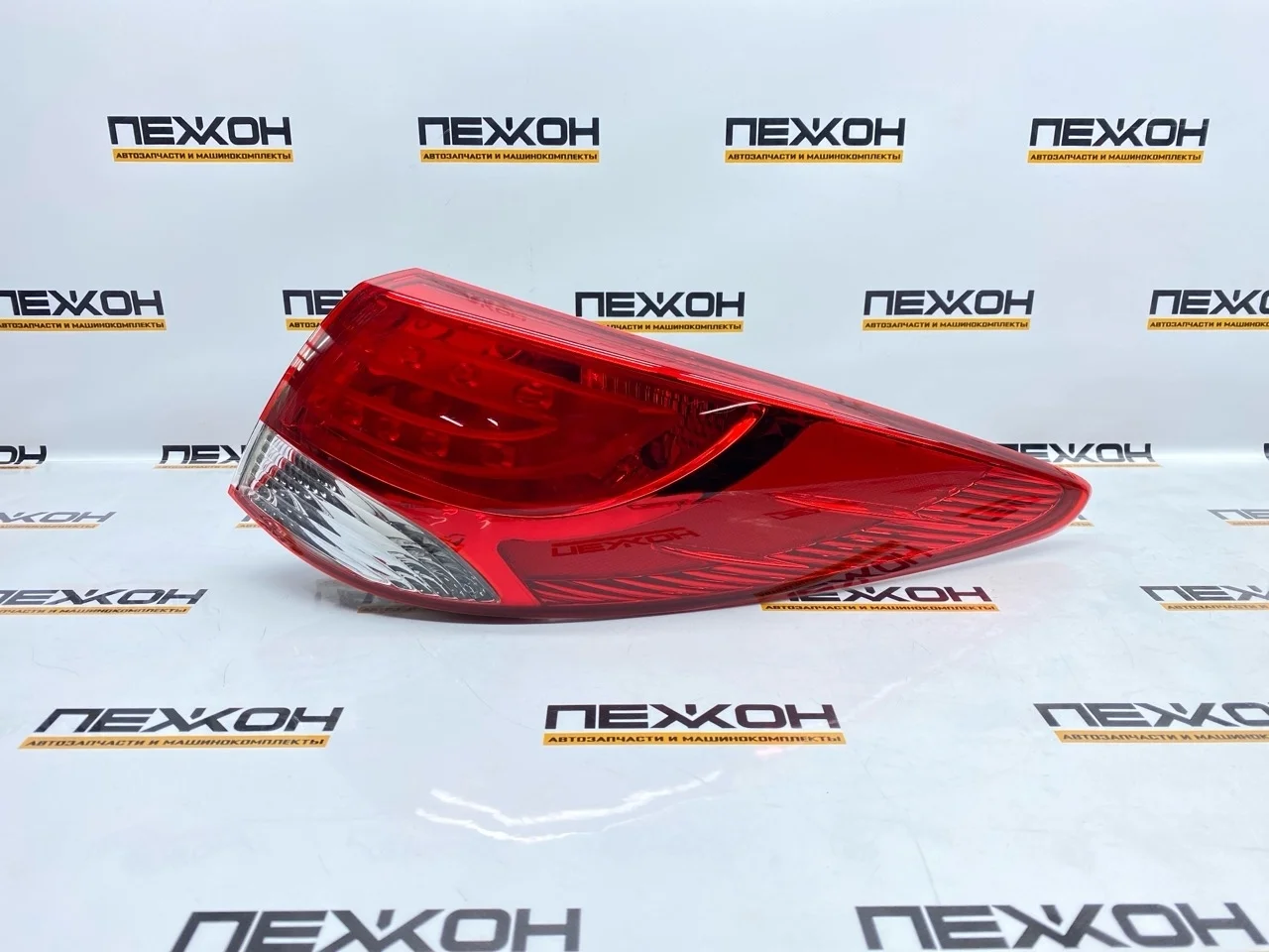 Фонарь (не оригинал) HYUNDAI ix35 2211954RUE 1, правый