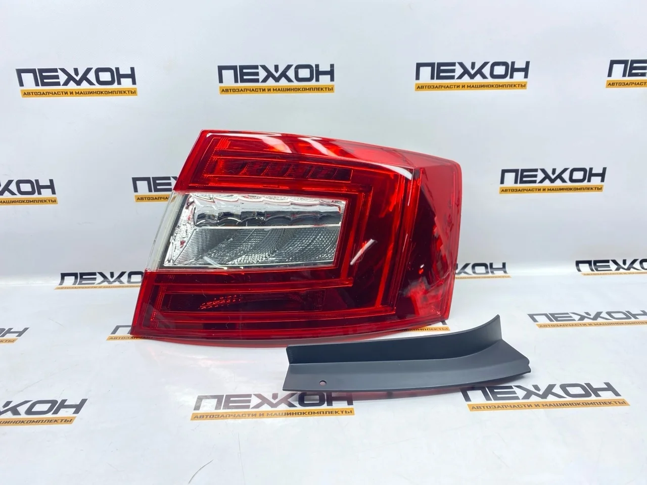 Фонарь (не оригинал) SKODA OCTAVIA OEM0049FONR 3, правый