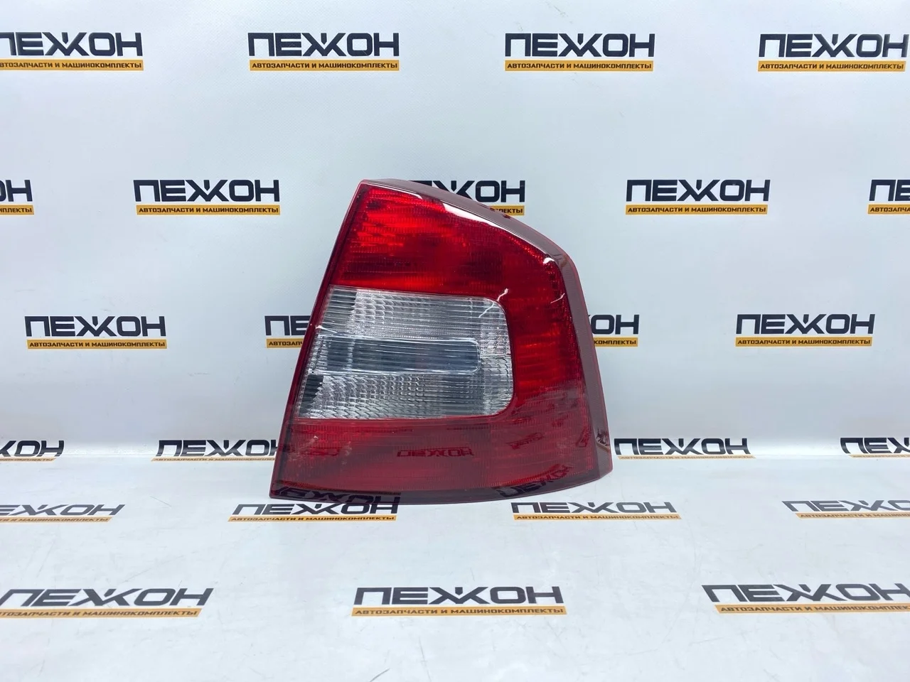 Фонарь (не оригинал) SKODA OCTAVIA OEM0007FONR 2, правый