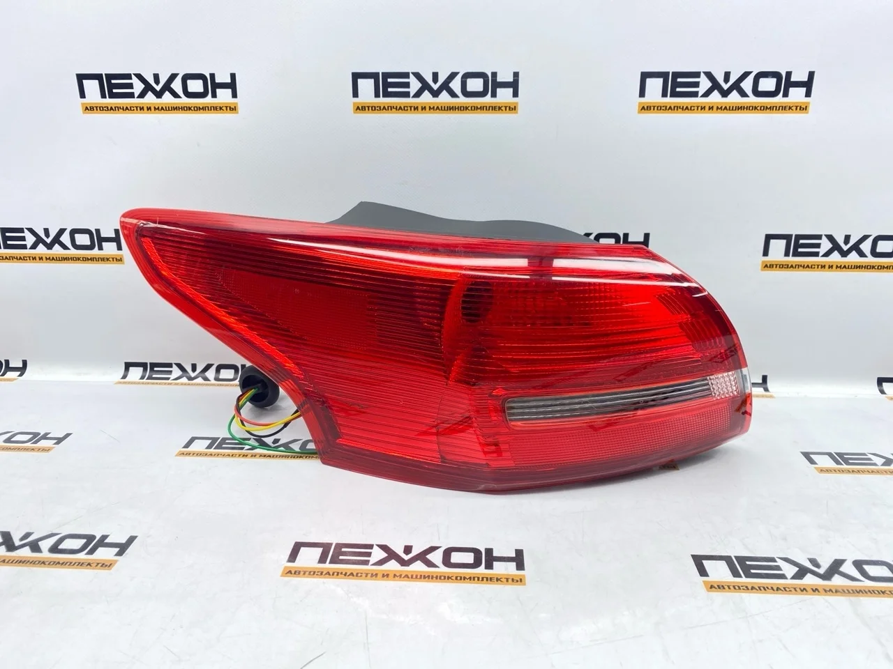 Фонарь (не оригинал) FORD FOCUS OEM0132FONL 3, левый