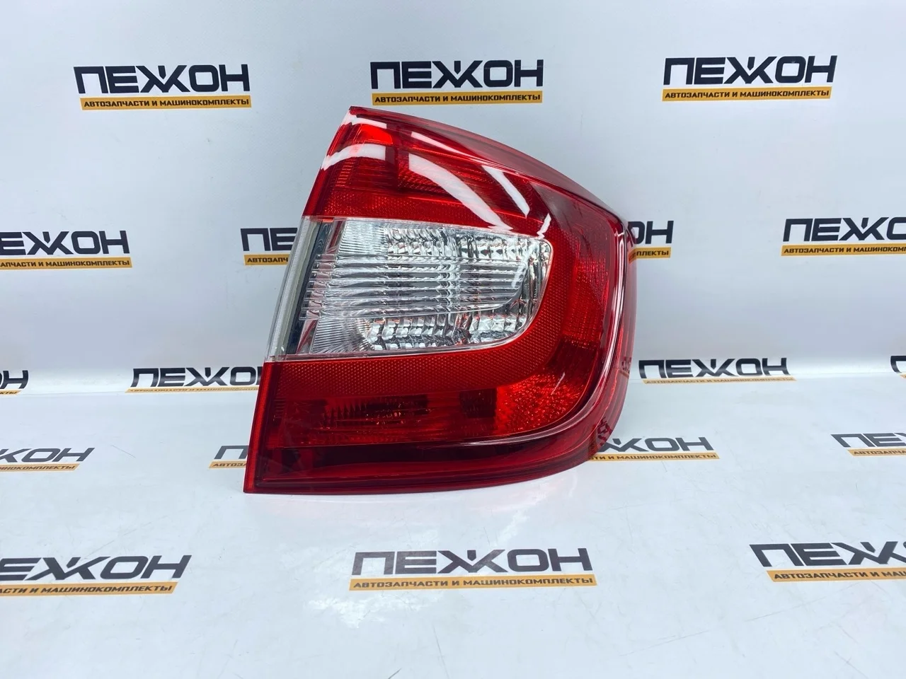 Фонарь (не оригинал) SKODA RAPID OEM0008FONR 1, правый