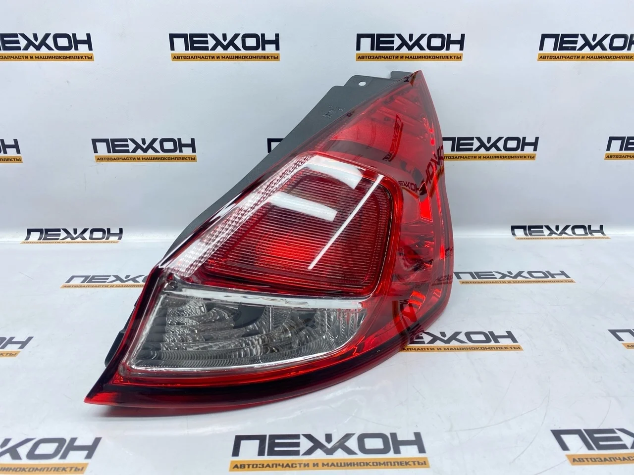 Фонарь (не оригинал) FORD FIESTA 42103320 6, правый