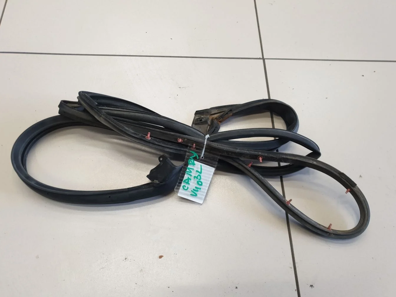 Уплотнитель двери задней левой для Toyota Camry V40 2006-2011