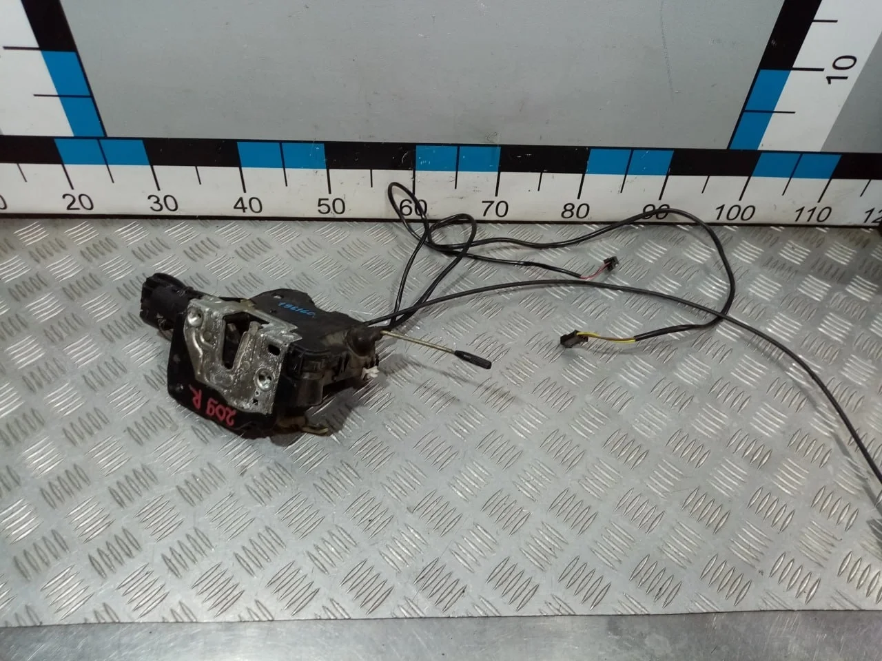 [Б/У] Замок правой двери W209 [Код: 00680728 ]