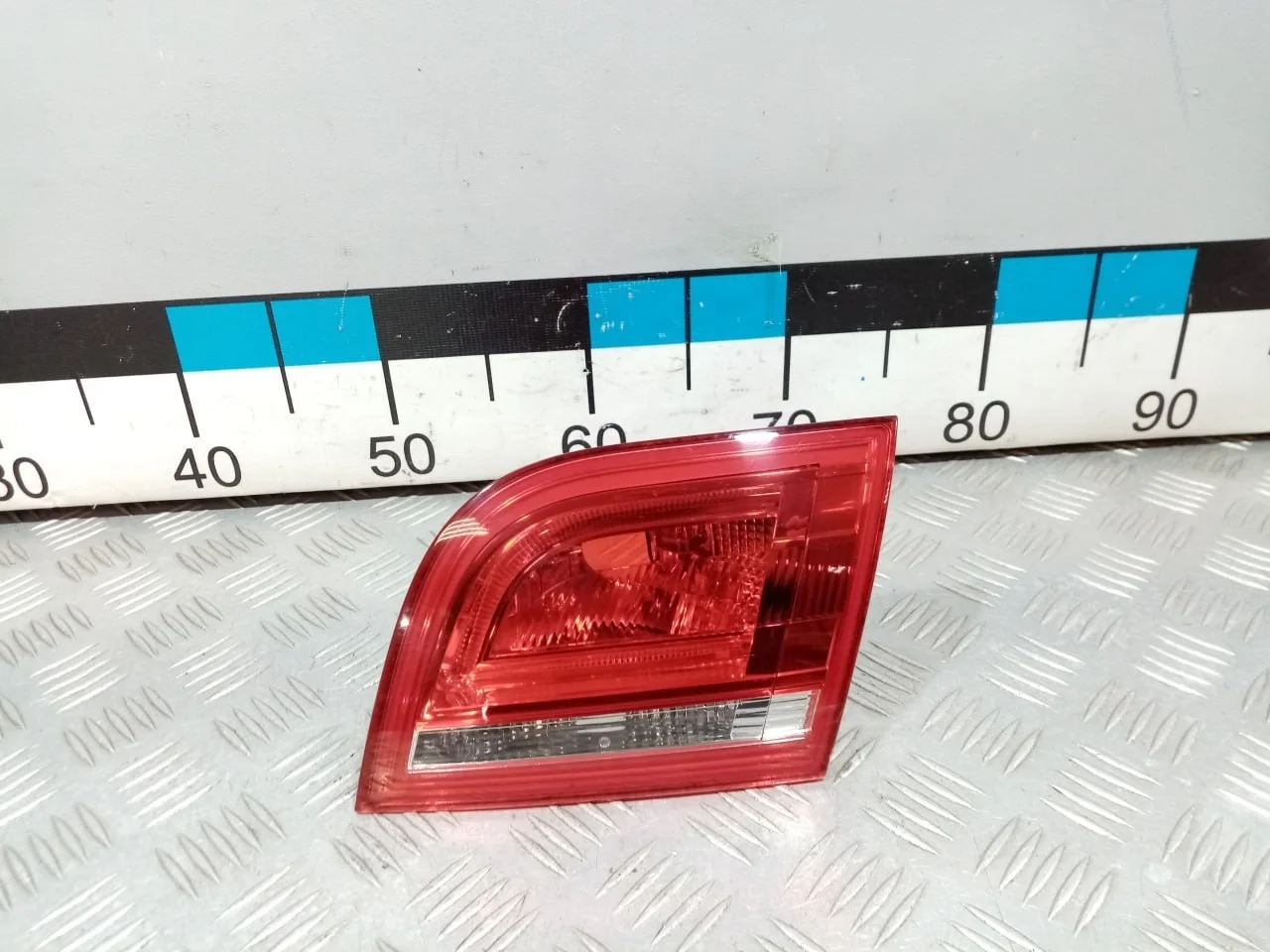 [Б/У] Фонарь задний внутренний правый Audi A3 - Без контактной платы подсветки [ХОРОШЕЕ] [Код: 00680595 ]