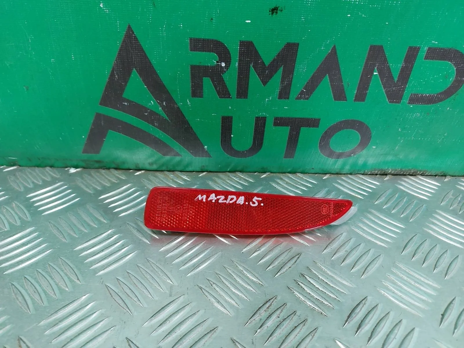 Отражатель Mazda 3 2013-2018 BM