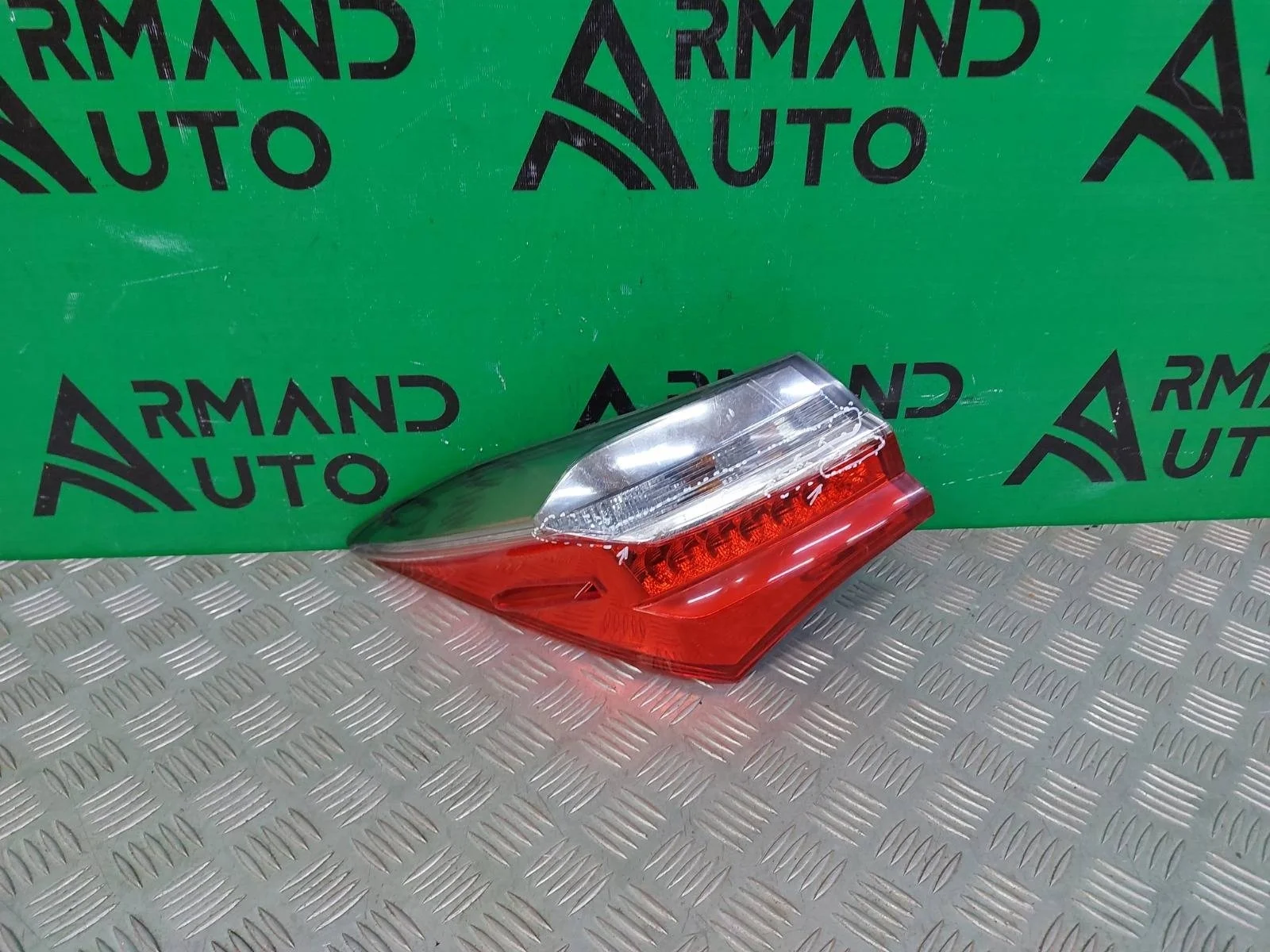 Фонарь внешний Toyota Corolla 2015-2019 11 E160 E170 E180