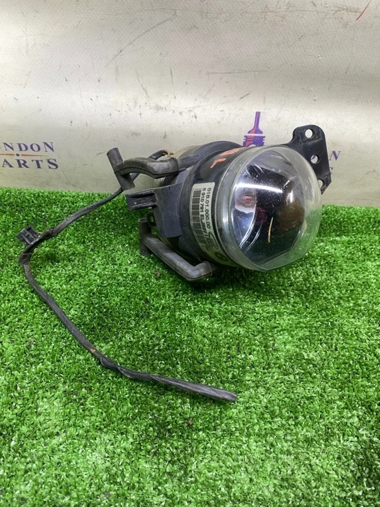 Фара противотуманная BMW E90