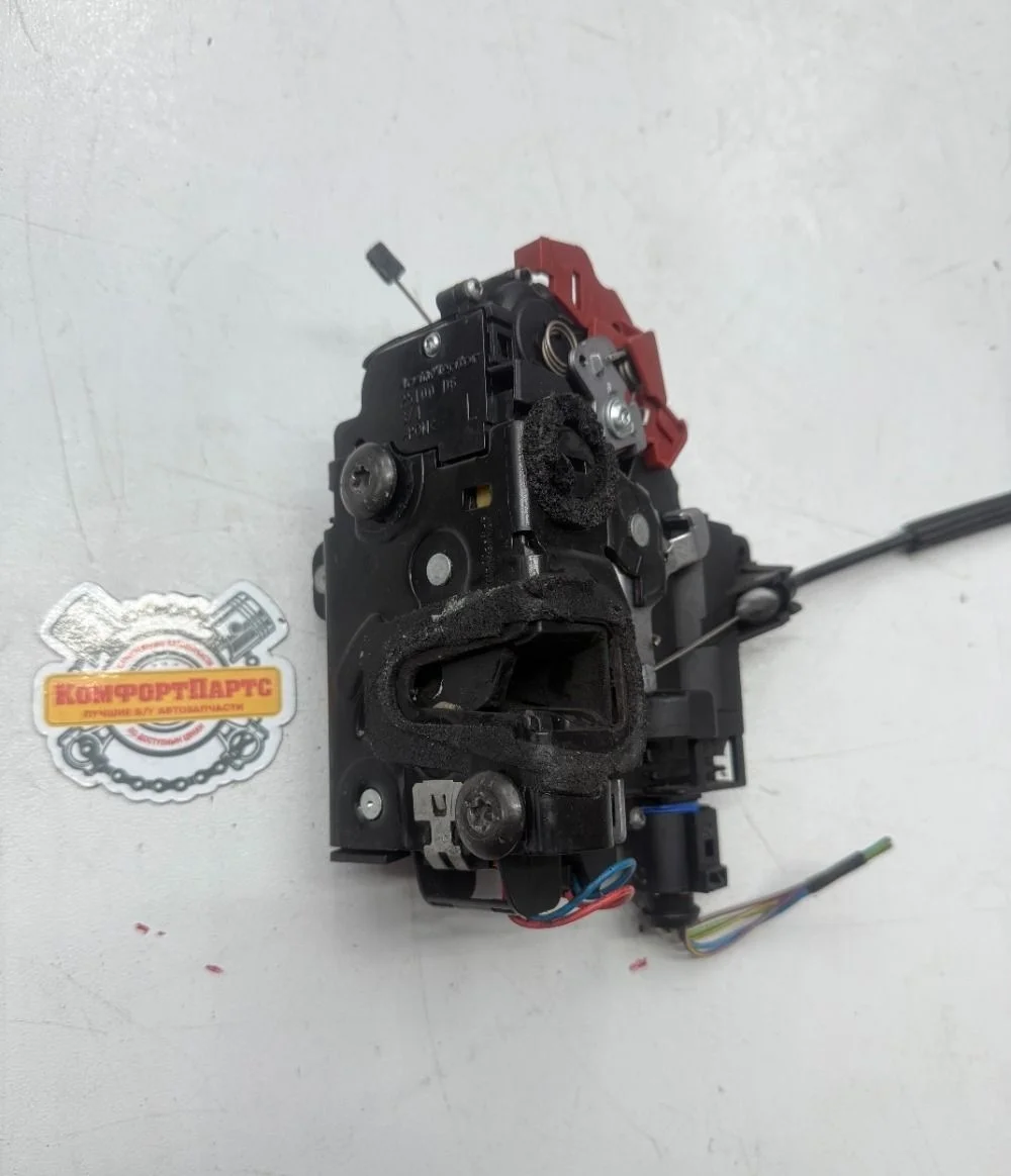 Замок двери задней левой Skoda Fabia II (2007—2010)