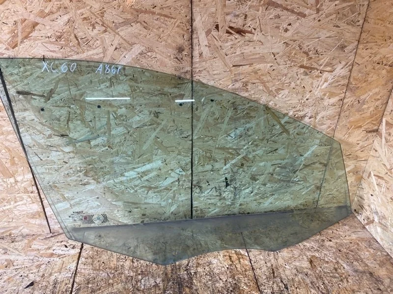 Стекло двери Volvo XC60 2010 30745618, переднее правое