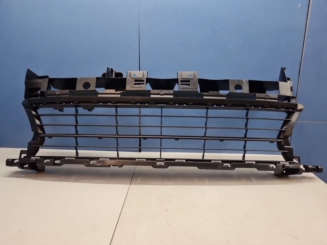 Решётка в бампер центральная для Renault Logan 2 2014-