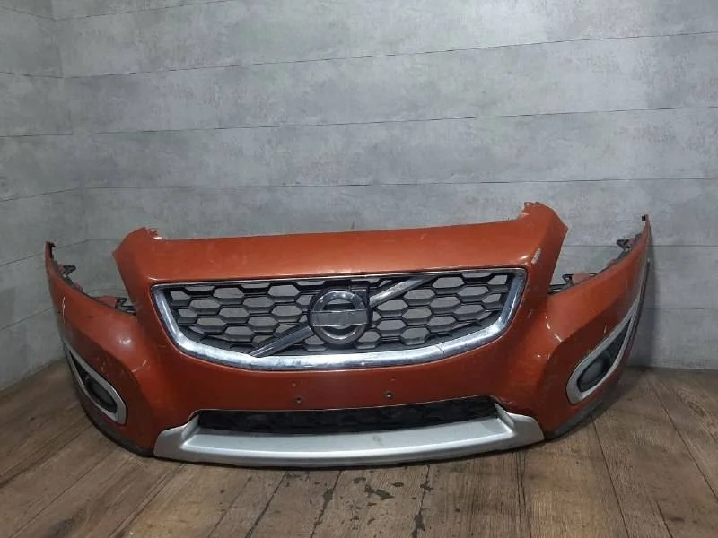 бампер передний Volvo C30