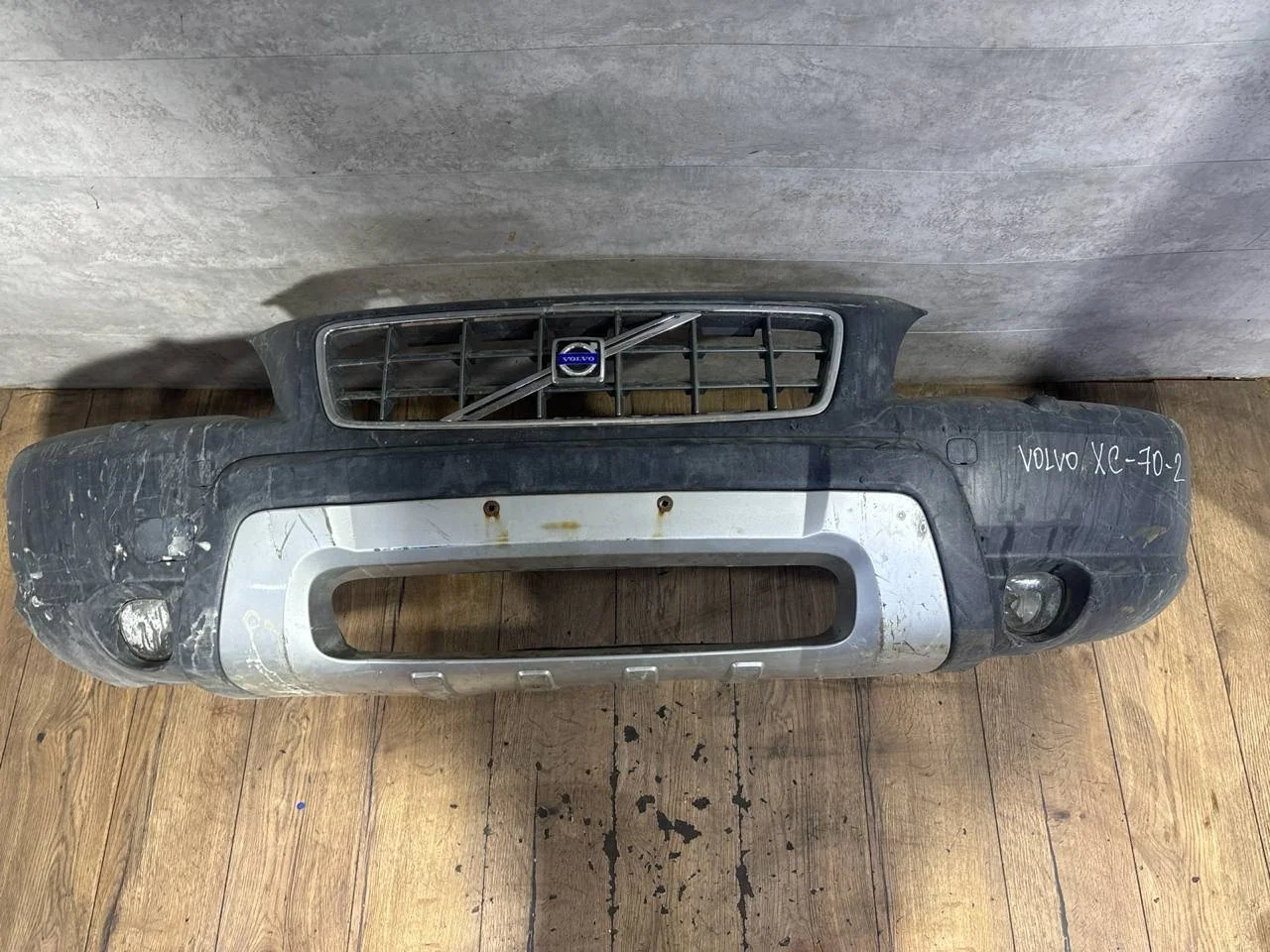 бампер передний Volvo XC70 2