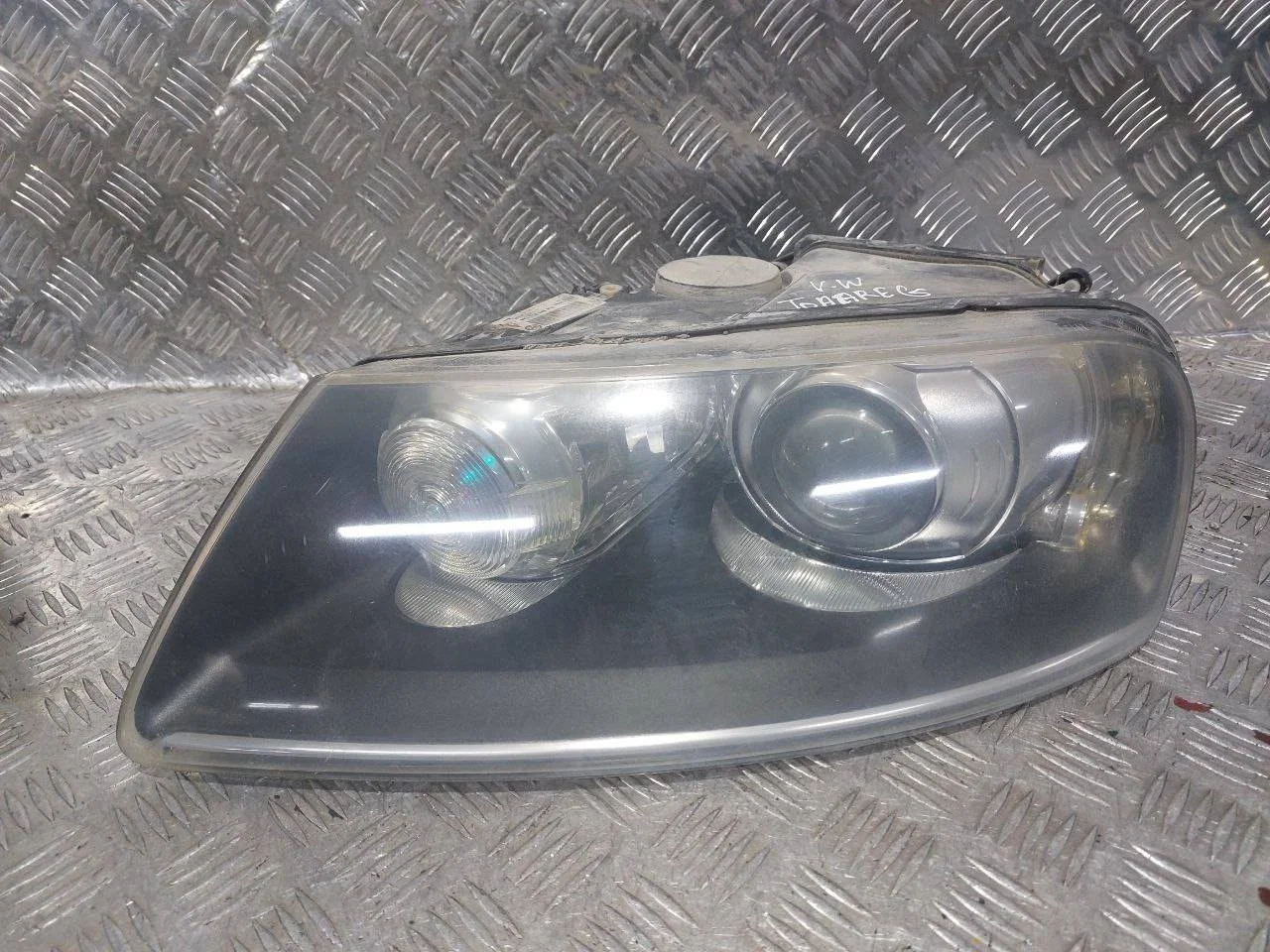 фара левая Volkswagen Touareg