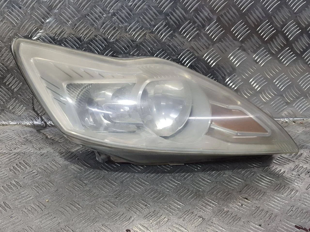 фара правая Ford Focus 2