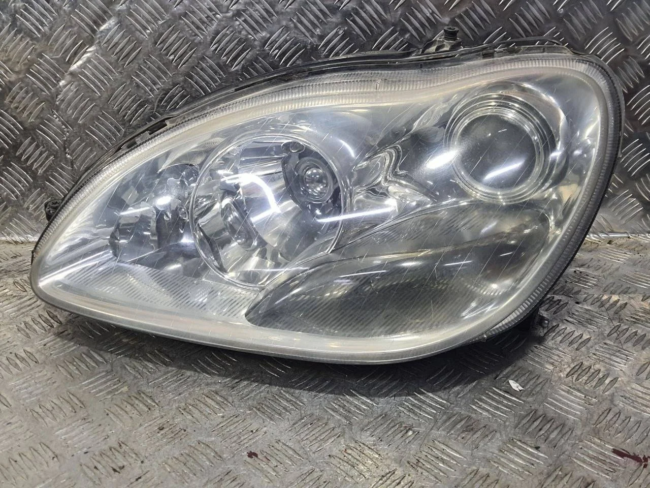 фара левая Mercedes-Benz S W220