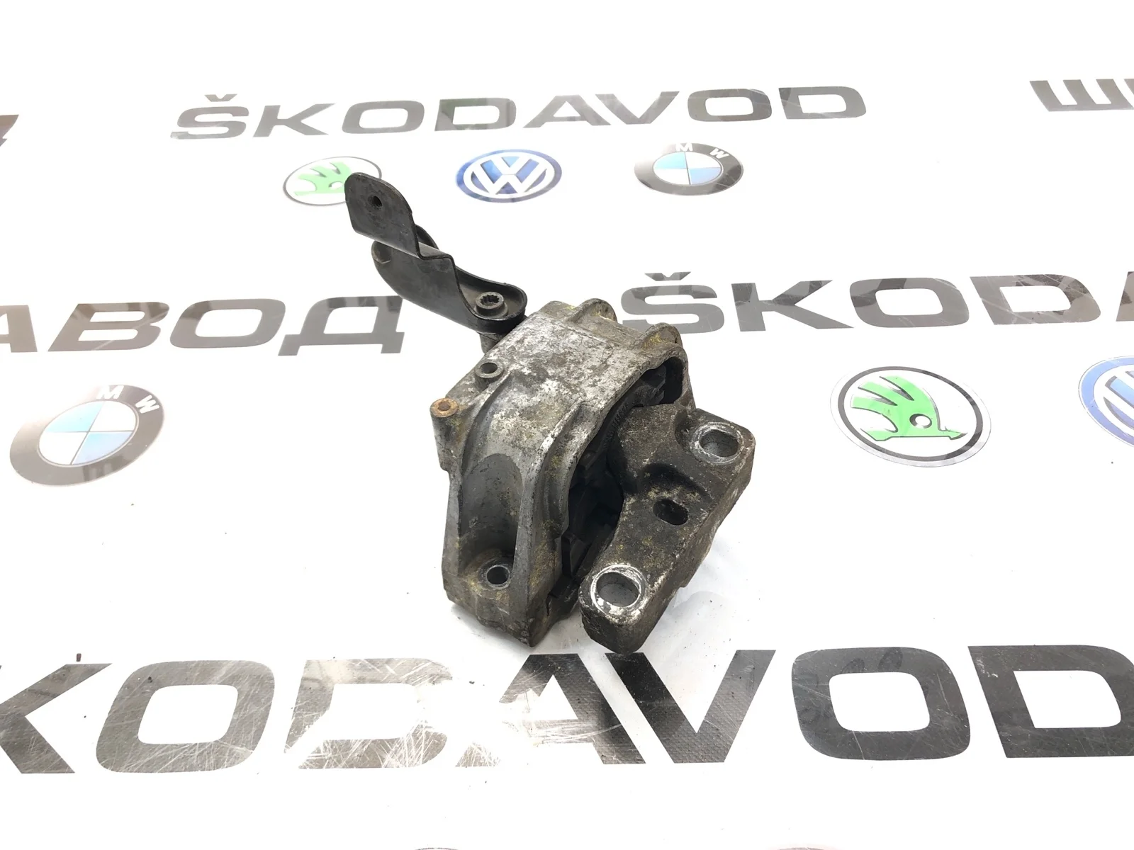 Опора двигателя Skoda Octavia 2010 1K0199262CF A5 (1Z) 1.4 CAXA, правая