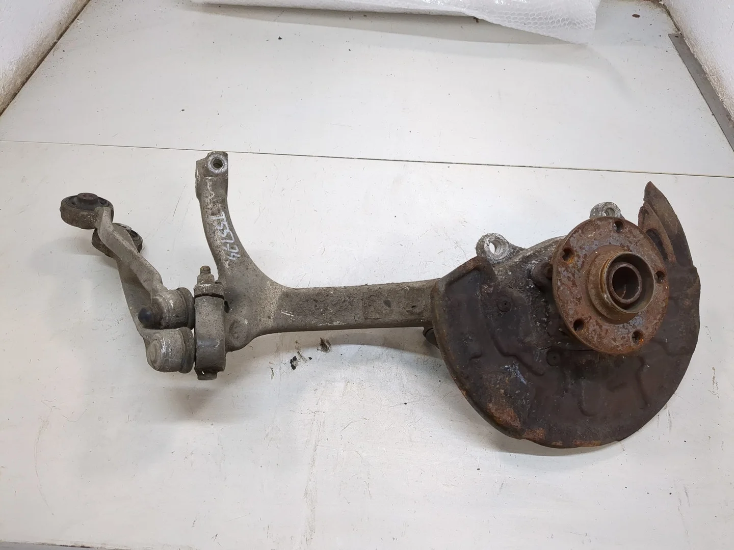 Ступица (кулак, цапфа) Audi A4 (B6) 2000-2006 КПП 6-ст.мех.(МКПП) AVF Дизель 1.9 л