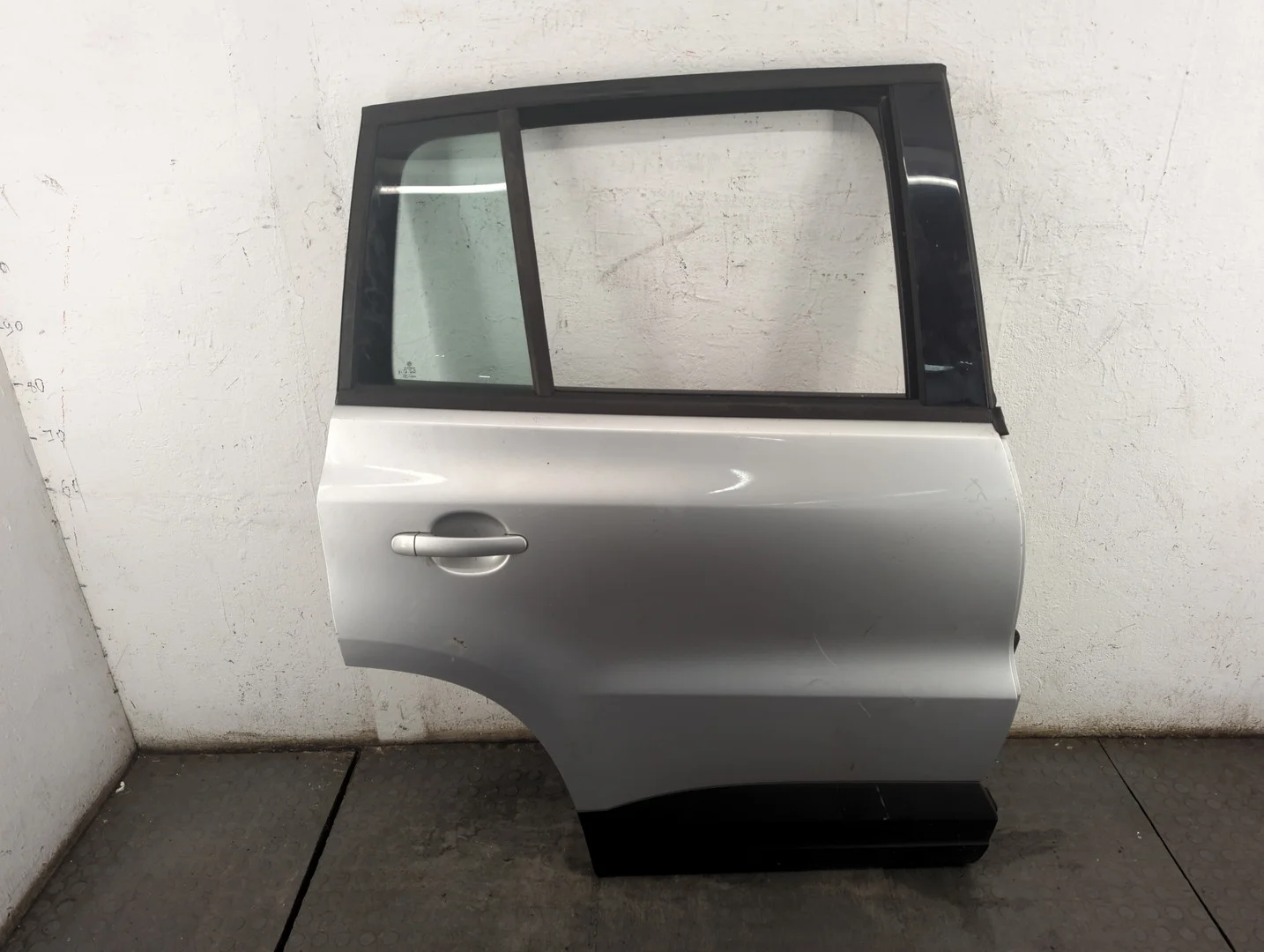 Дверь боковая (легковая) Volkswagen Tiguan 2007-2011 КПП 6-ст.мех 4х4 (МКПП) CBAB Дизель 2 л TDI