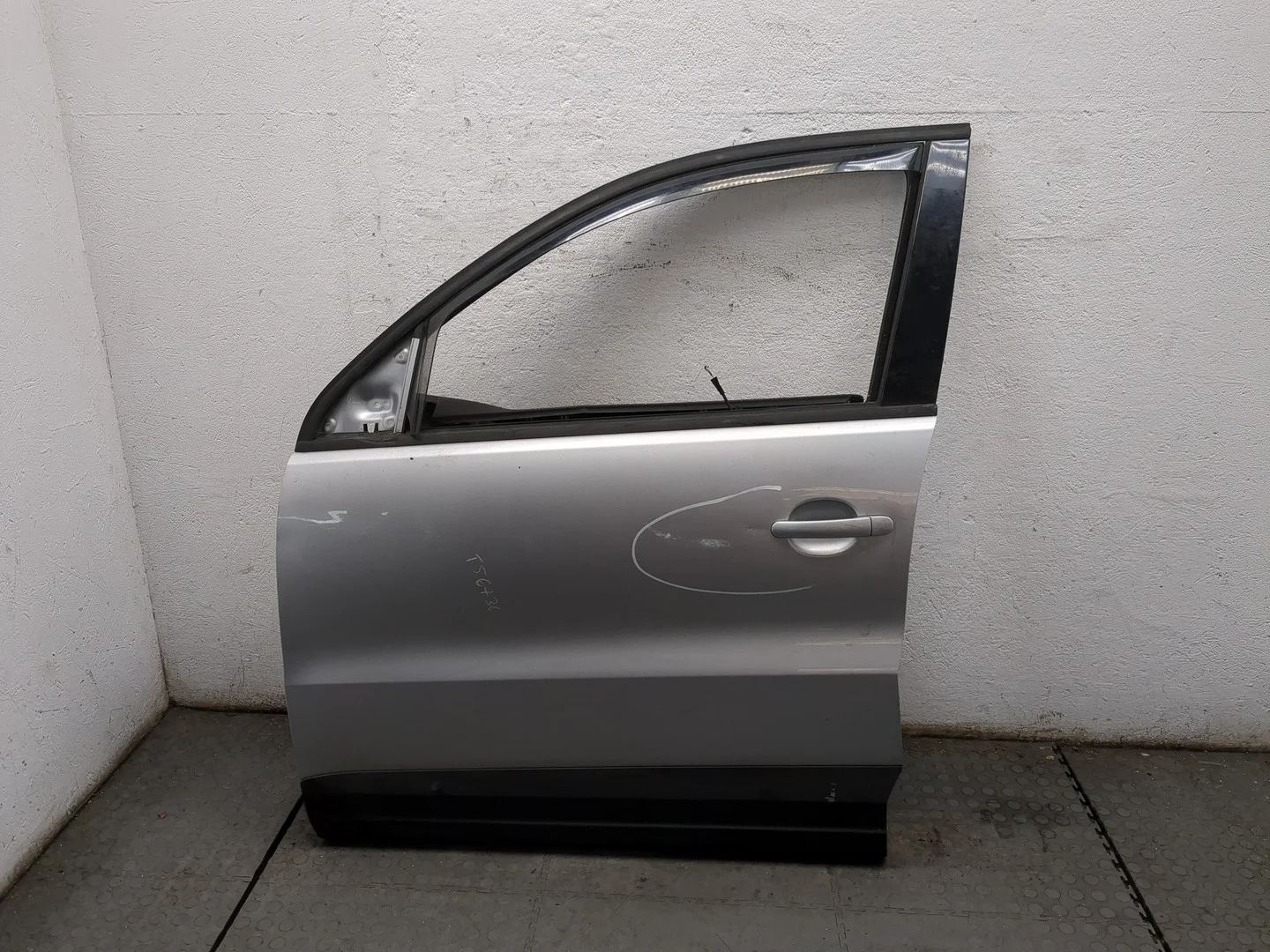 Дверь боковая (легковая) Volkswagen Tiguan 2007-2011 КПП 6-ст.мех 4х4 (МКПП) CBAB Дизель 2 л TDI