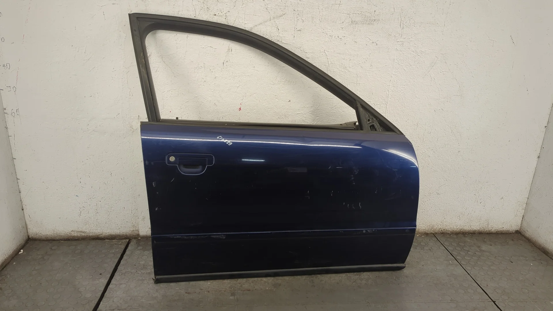 Дверь боковая (легковая) Audi A4 (B5) 1994-2000 КПП 5-ст.мех.(МКПП) AHL Бензин 1.6 л Инжектор