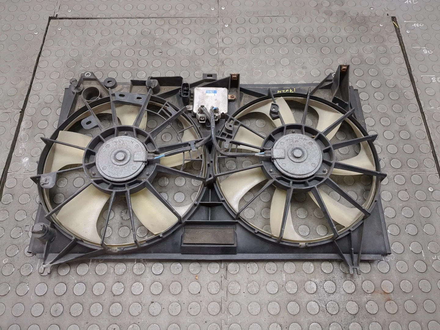 Вентилятор радиатора Lexus LS460 2006-2017 КПП автомат 4х4 (АКПП) 1URFSE Бензин 4.6 л Инжектор