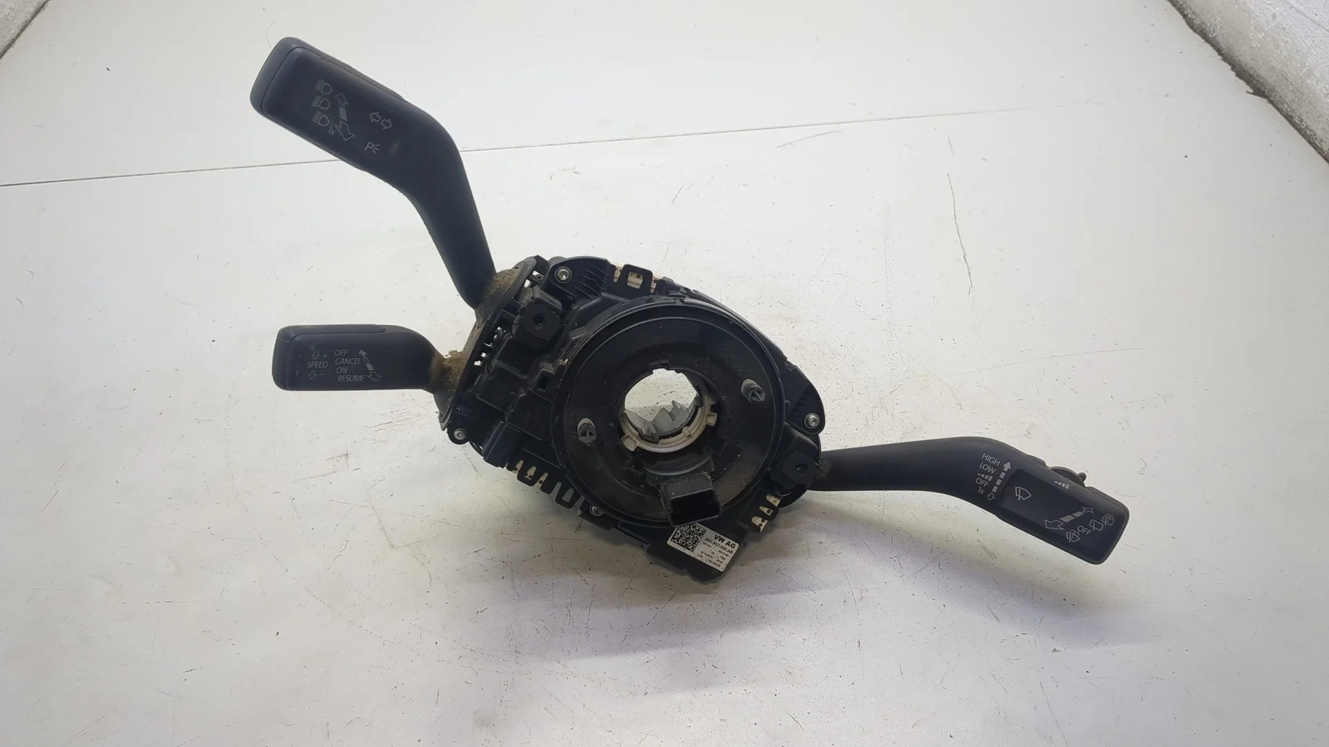 Переключатель поворотов и дворников (стрекоза) Volkswagen Passat 7 2010-2015 Европа КПП 6-ст.мех.(МКПП) CFFB Дизель 2 л TDI