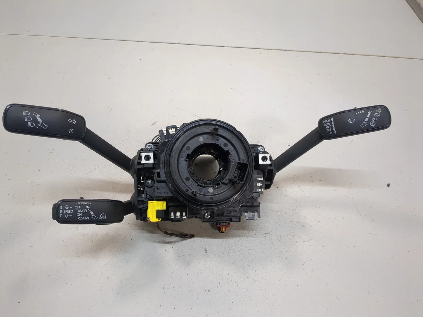 Переключатель поворотов и дворников (стрекоза) Skoda SuperB 2015-2025 КПП 6-ст.мех.(МКПП) DFGA Дизель 2 л TDI