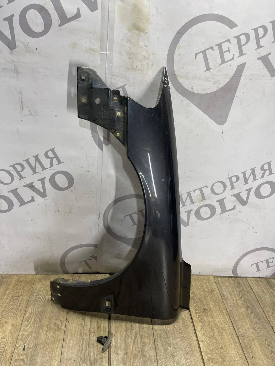 Крыло переднее левое