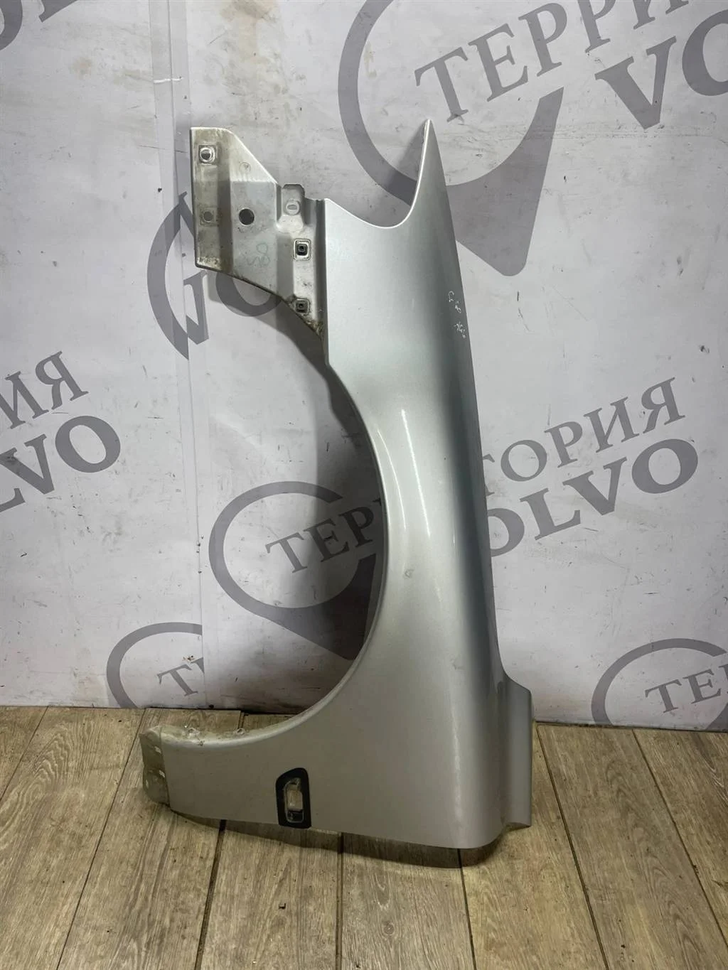 Крыло переднее левое