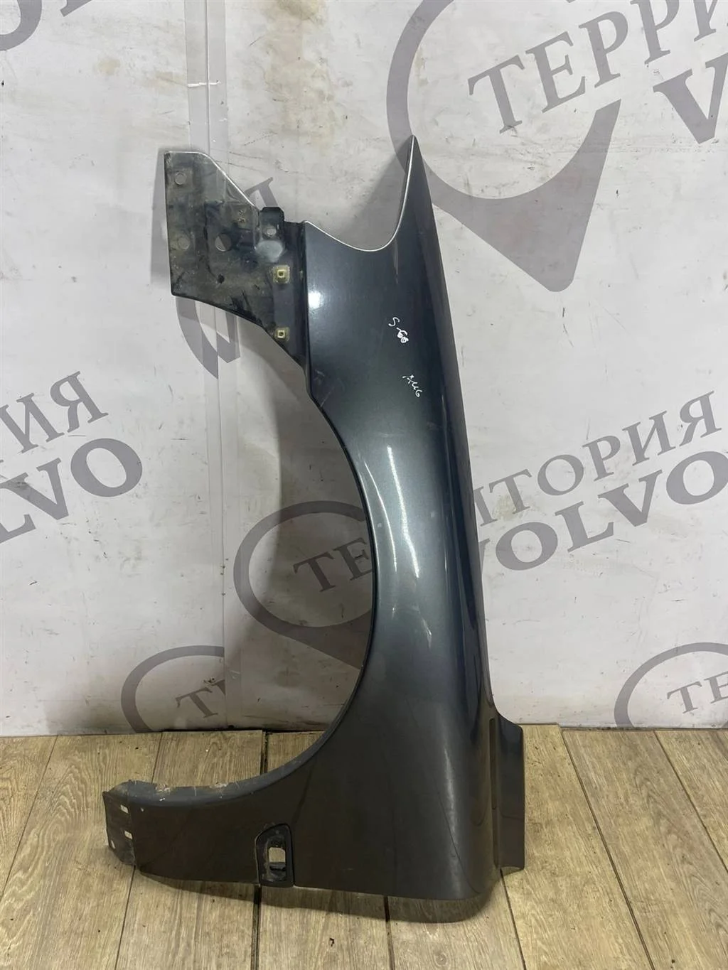 Крыло переднее левое