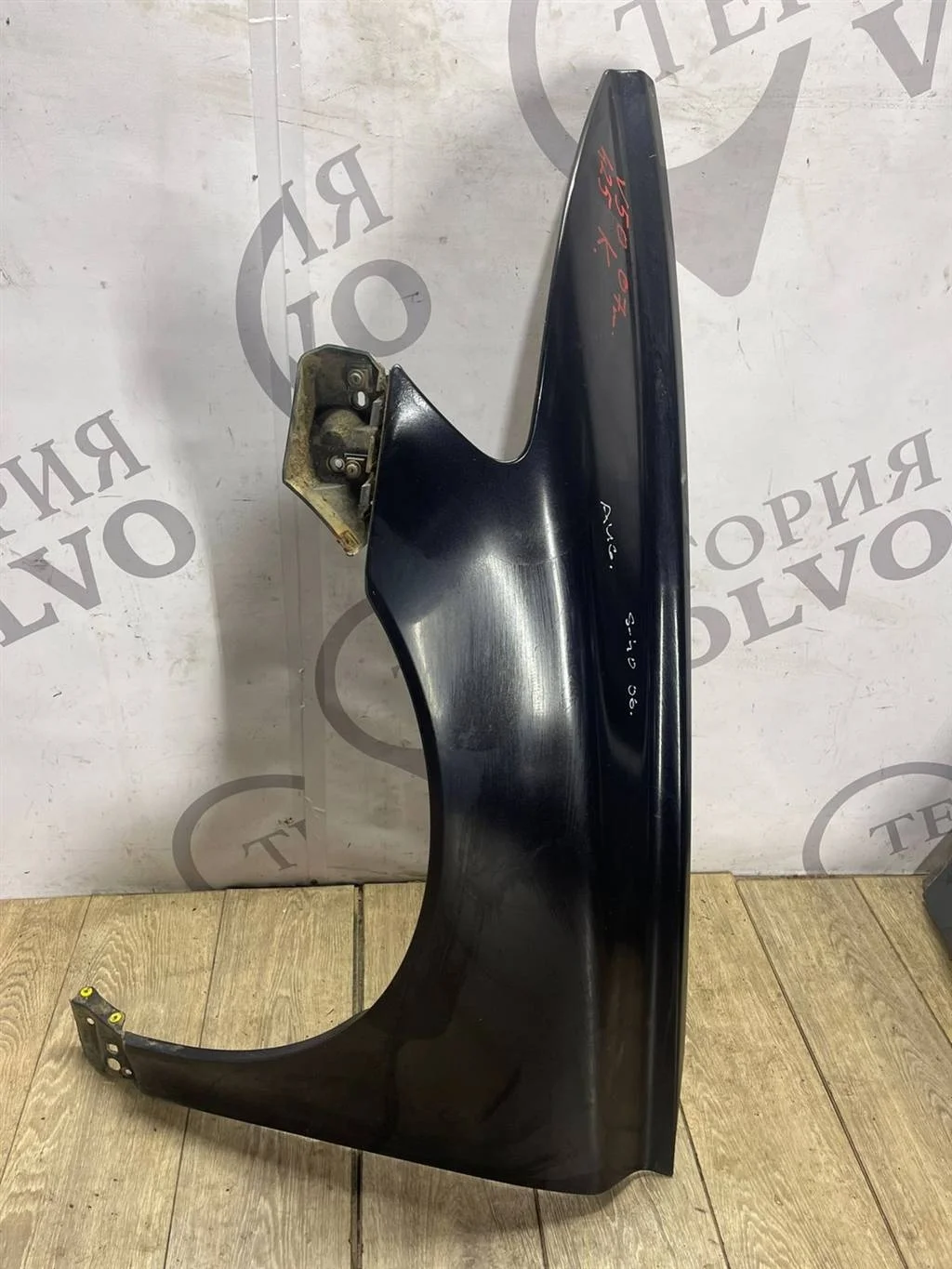 Крыло переднее левое